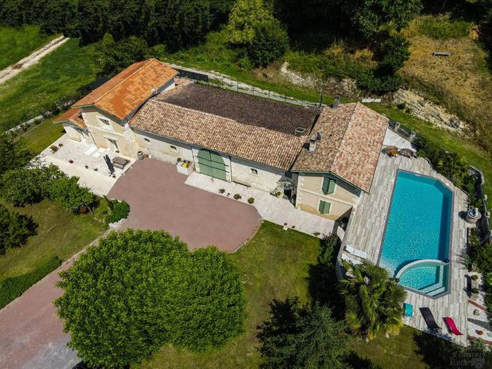 Location de vacances pour 6 personnes, avec jardin et piscine à Bonnetan