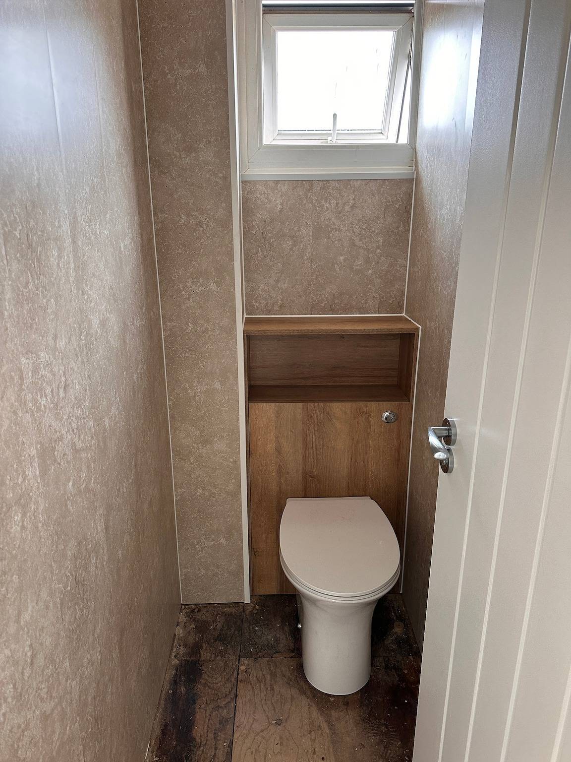 2 Bed House - Sleeps 4 - Parking - Wifi in Stafford, Staffordshire