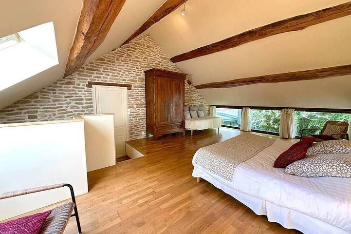 Location de vacances pour 5 personnes, avec terrasse ainsi que piscine et jardin, animaux acceptés à Montoillot - 2