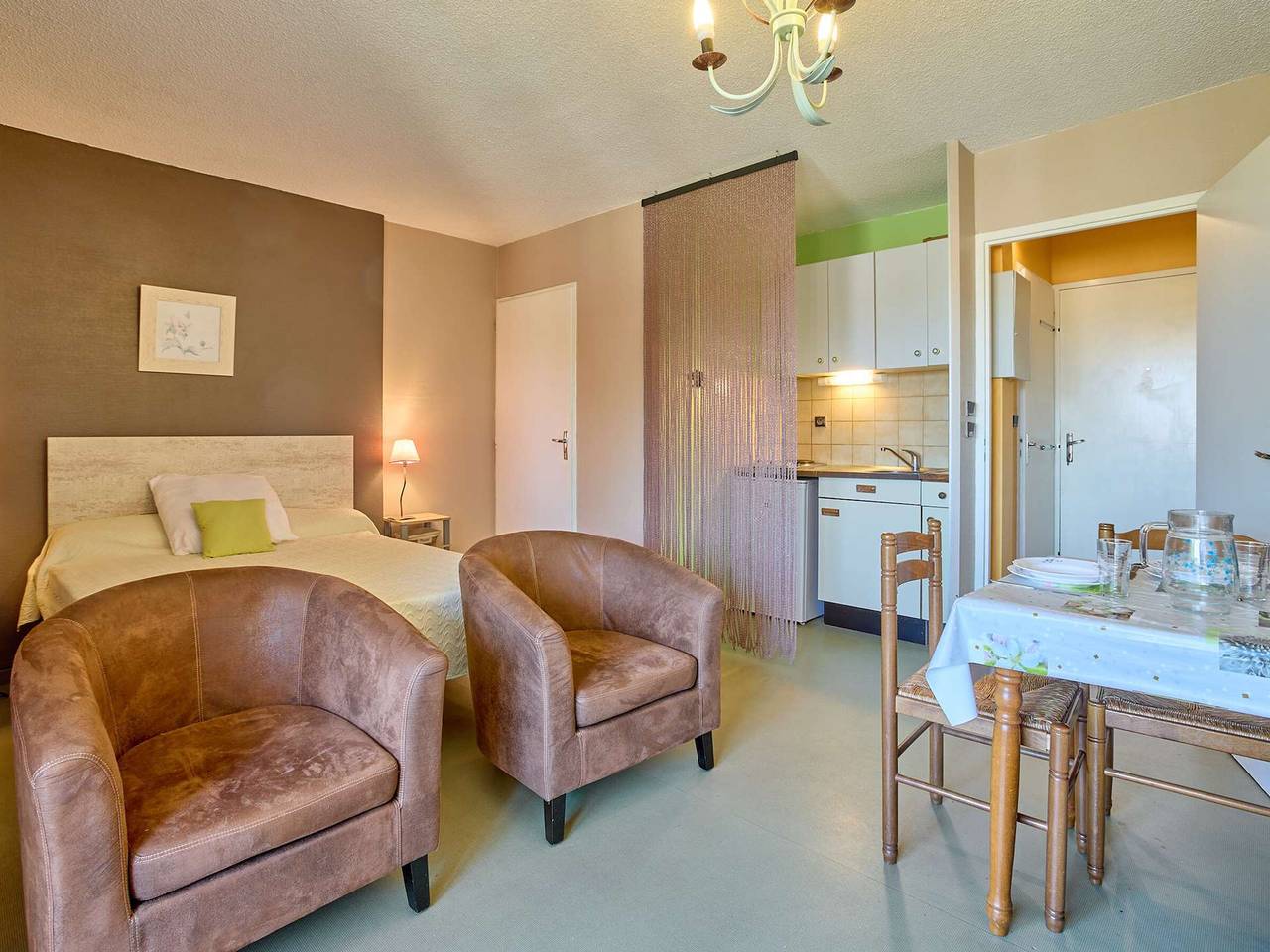 Entire studio, Cozy studio for 2 with balcony and parking, pets allowed in Cazaubon, Gers