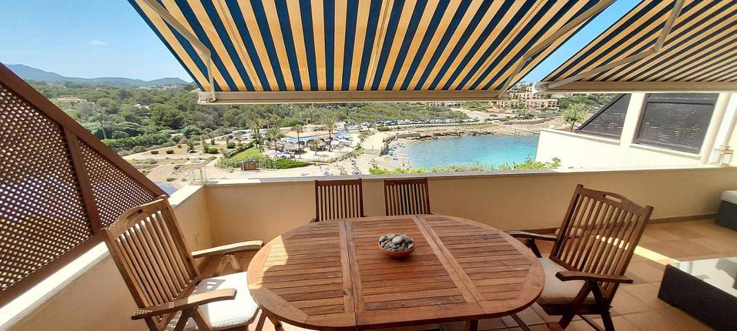Ferienwohnung für 4 Personen, mit Terrasse und Garten sowie Pool und Ausblick in Cala Murada