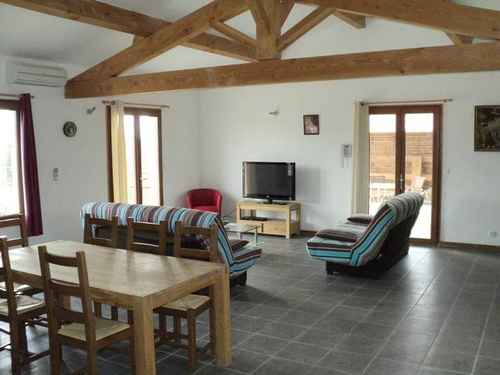Location de vacances pour 4 personnes, avec Terrasse et Jardin ainsi que Piscine et Vue à Théziers