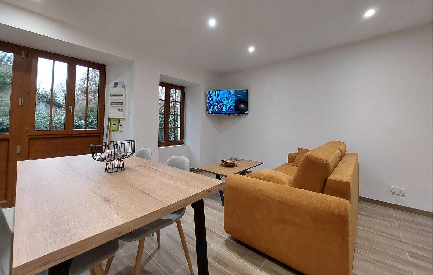 Modernes Apartment mit WLAN, TV, Parkplatz in Barro – 2 km zum Stadtzentrum in Verteuil-sur-Charente, Charente