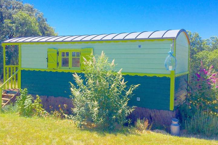 Gîte pour 2 personnes, avec Balcon et Jacuzzi ainsi que Jardin et Piscine à Simeyrols