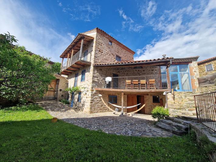 Location de vacances pour 8 personnes, avec jardin et balcon à Lavaudieu