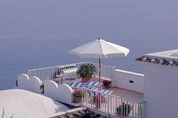 Ganze Wohnung, A beautifully decorated studio flat with breathtaking seaview terrace in Praiano, Sorrento Coast