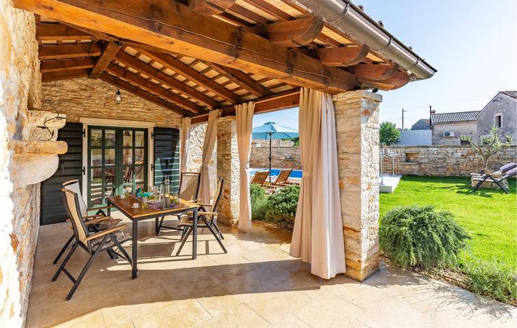 Reizende 2-Zimmer-Wohnung mit Pool, Terrasse und in der Nähe des Stadtzentrums in Sisan, Südküste Istrien