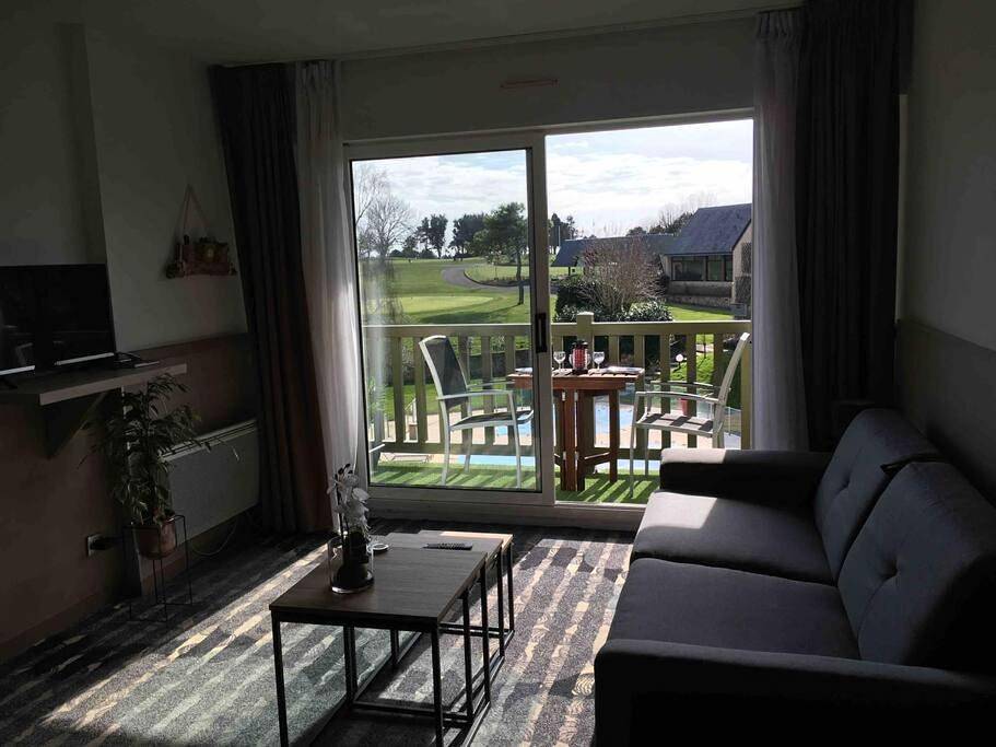 Appartement entier, Studio Golf piscine D Day in Port-en-Bessin-Huppain, Région de Bayeux