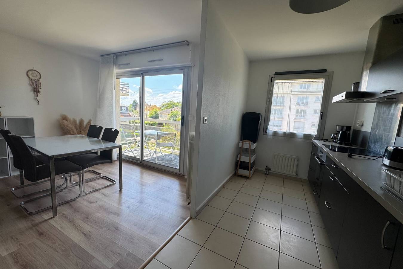 Appartement entier, Appartement avec balcons proche des plages in Caen, Région de Caen