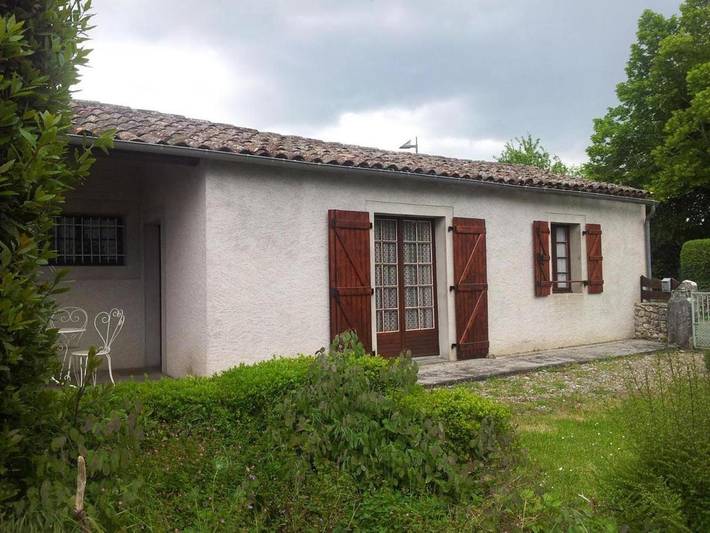 Location de vacances pour 4 personnes, avec jardin et terrasse ainsi que piscine et vue dans Belmont-Sainte-Foi - 3
