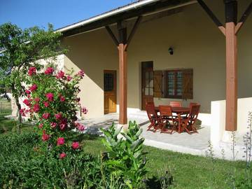 Gîte pour 5 personnes, avec terrasse et jardin, animaux acceptés dans l' Ain