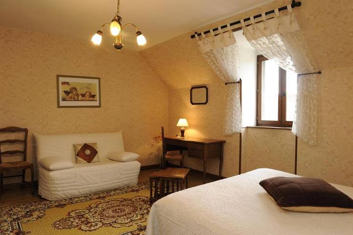 Location de vacances pour 7 personnes, avec terrasse et jardin, adapté aux familles dans Éguilly-sous-Bois