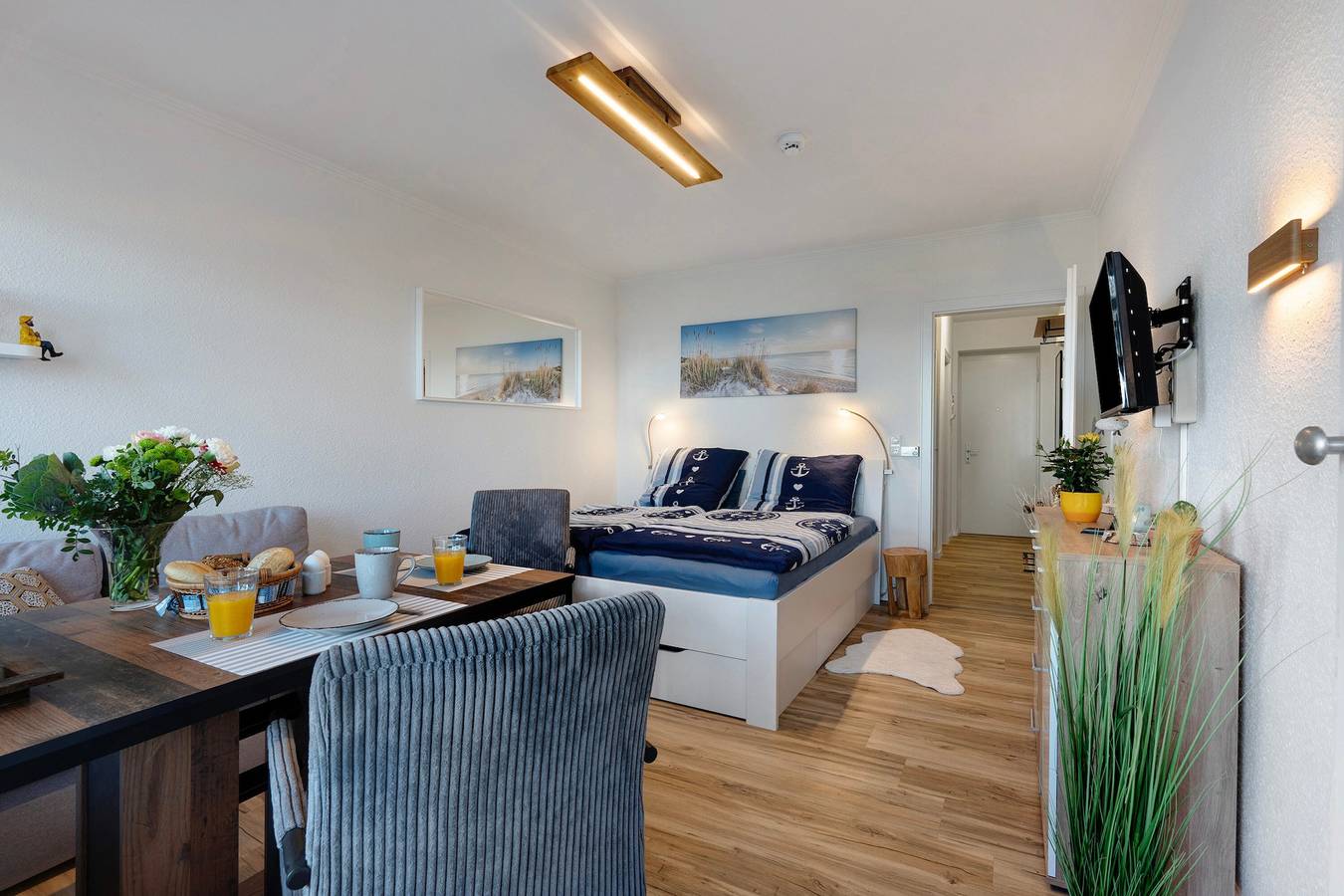 Ganze Wohnung, Ferienwohnung 'Fördetraum, Erste Reihe,Strand 20 M' mit Meerblick, Privatem Garten und Wi-Fi in Kieler Förde, Laboe