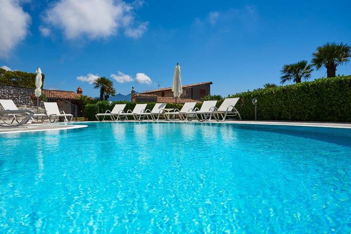 Villa per 14 persone, con piscina e giardino a Scala