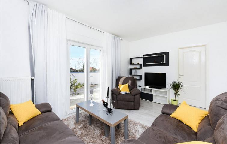 Geräumige 2-Zimmer-Wohnung mit Pool und Terrasse, nahe der Küste von Zadar in Zadar Stadt, Zadar (Kommun)