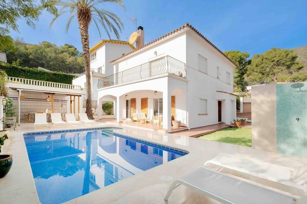 Villa with Pool, Just Renovated | Bellamar by Palmera in Castelldefels, Baix Llobregat