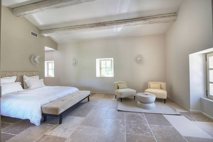 Completely renovated modern farmhouse in Ménerbes in Ménerbes, Parc naturel régional du Luberon