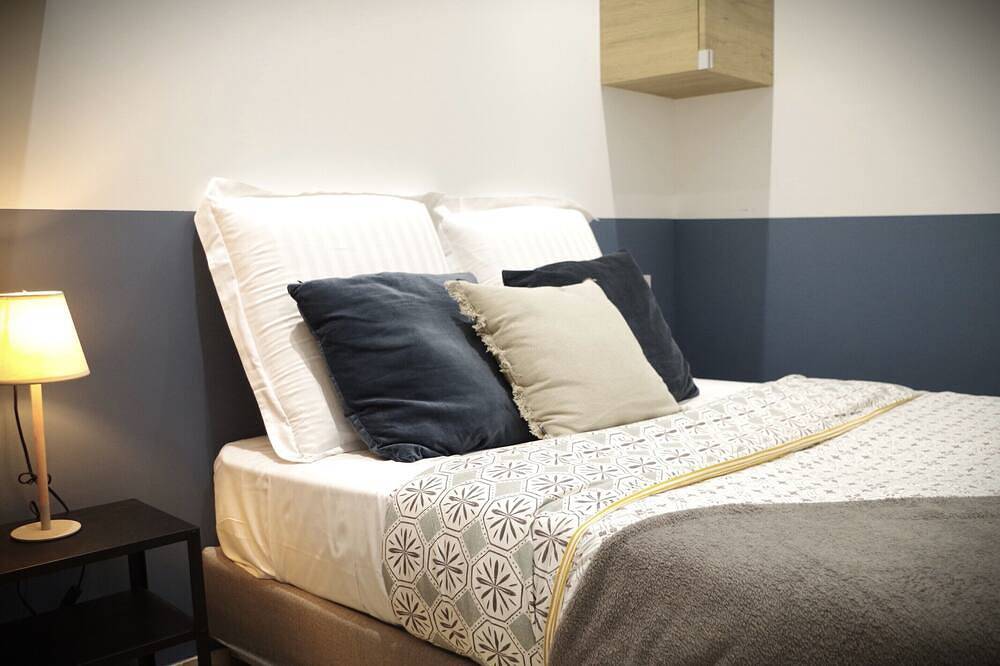 Entire apartment, Comfortable aparthotel with terrace in Tulette, Nyons region