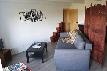 Gîte pour 4 personnes, avec jardin à Rostrenen