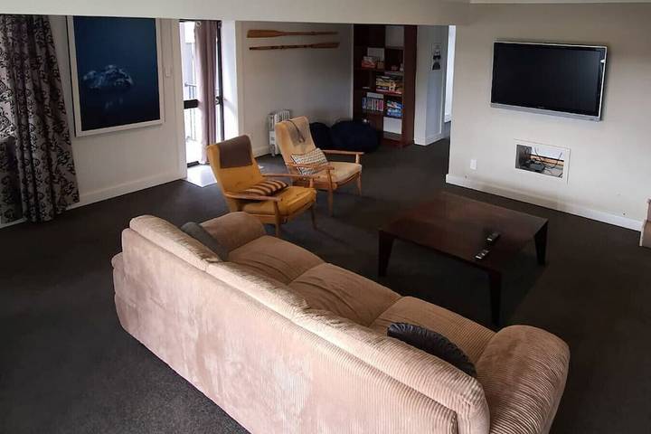 Location de vacances pour 11 personnes, avec jardin et balcon à Taupo