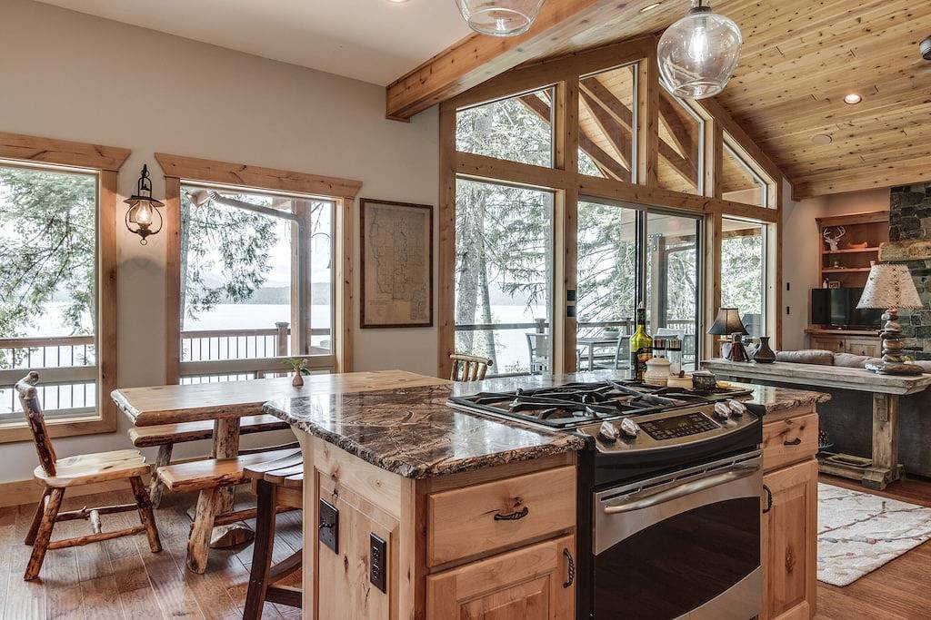 Priester Lake Sherwood Beach Cabin in Kaniksu Nationalwald