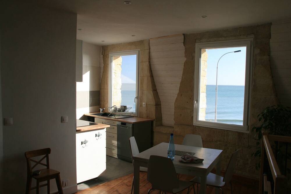 Vue sur mer imprenable, Maison avec petit jardin in Lion-sur-Mer, Région de Caen