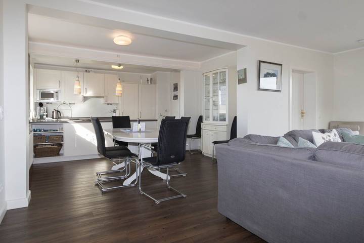 Ganze Wohnung, Großzügige Wohnung mit ansprechendem Ambiente und herrlichem Weitblick. in Strand Hörnum, Hörnum