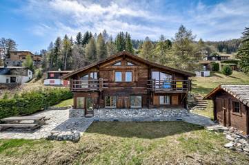 Gîte pour 10 personnes, avec terrasse, adapté aux familles dans La Tzoumaz