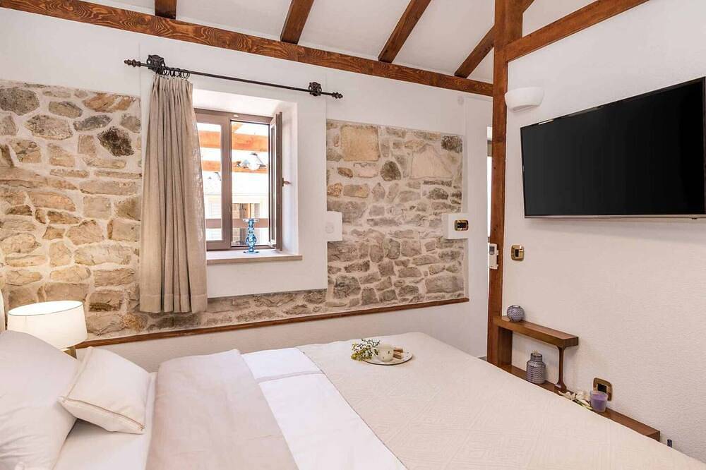 Luxury Villa Finessa Skradin 2 with heated pool, jacuzzi and sauna in Skradin, Šibenik-Knin