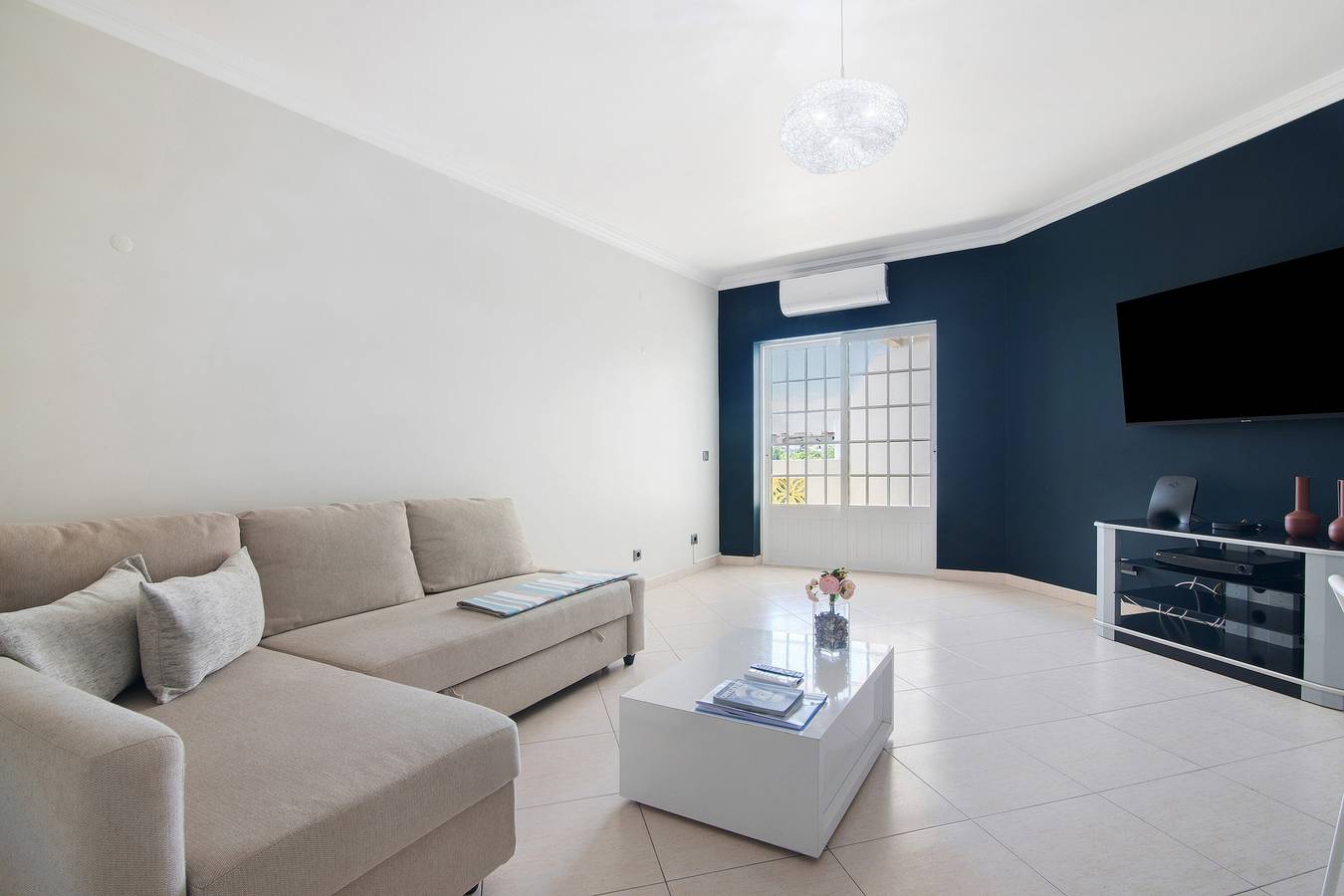 Casa Vacanze 'Edificio Nora - Quarteira' con Balcone, Wi-Fi e Aria Condizionata in Quarteira, Distretto di Faro