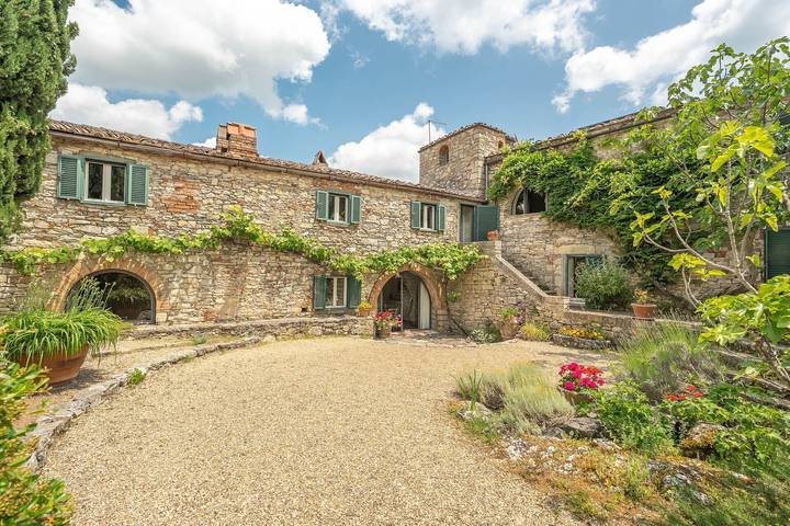 Location de vacances pour 10 personnes, avec terrasse ainsi que jardin et jacuzzi à Radda in Chianti - 3