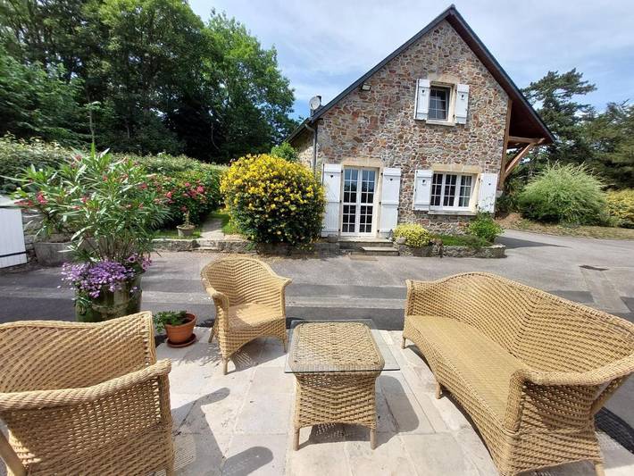 Location de vacances pour 3 personnes, avec Terrasse ainsi que Jardin et Vue à Saint-Sauveur-le-Vicomte
