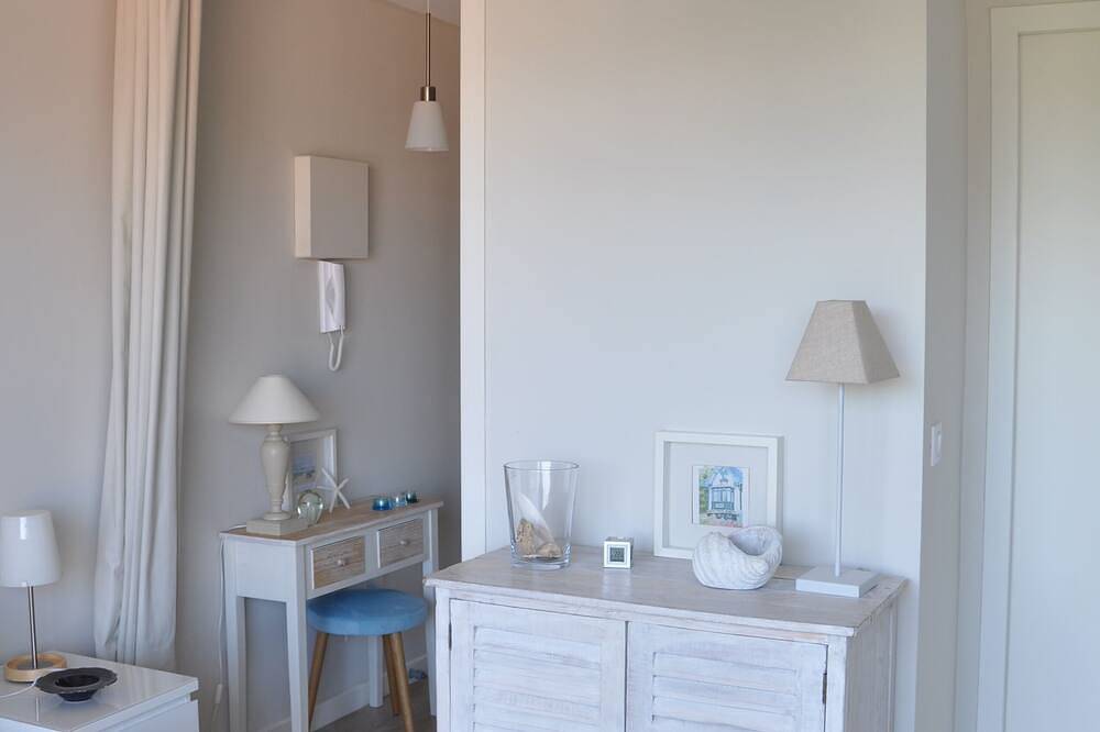 Appartement entier, Joli studio 2 personnes à Arcachon avec vue bassin - 100 m de la plage in Arcachon, Région d'Arcachon