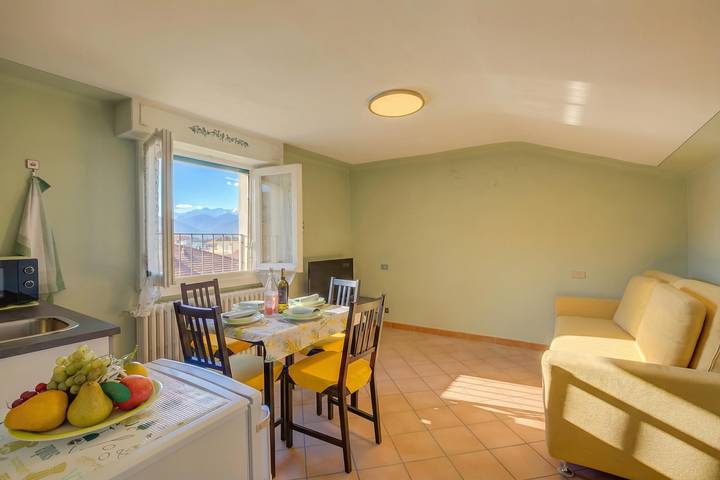 Appartement entier, Petit Bijou De Stresa 2 mins to Lake Maggiore in Stresa, Comune di Stresa
