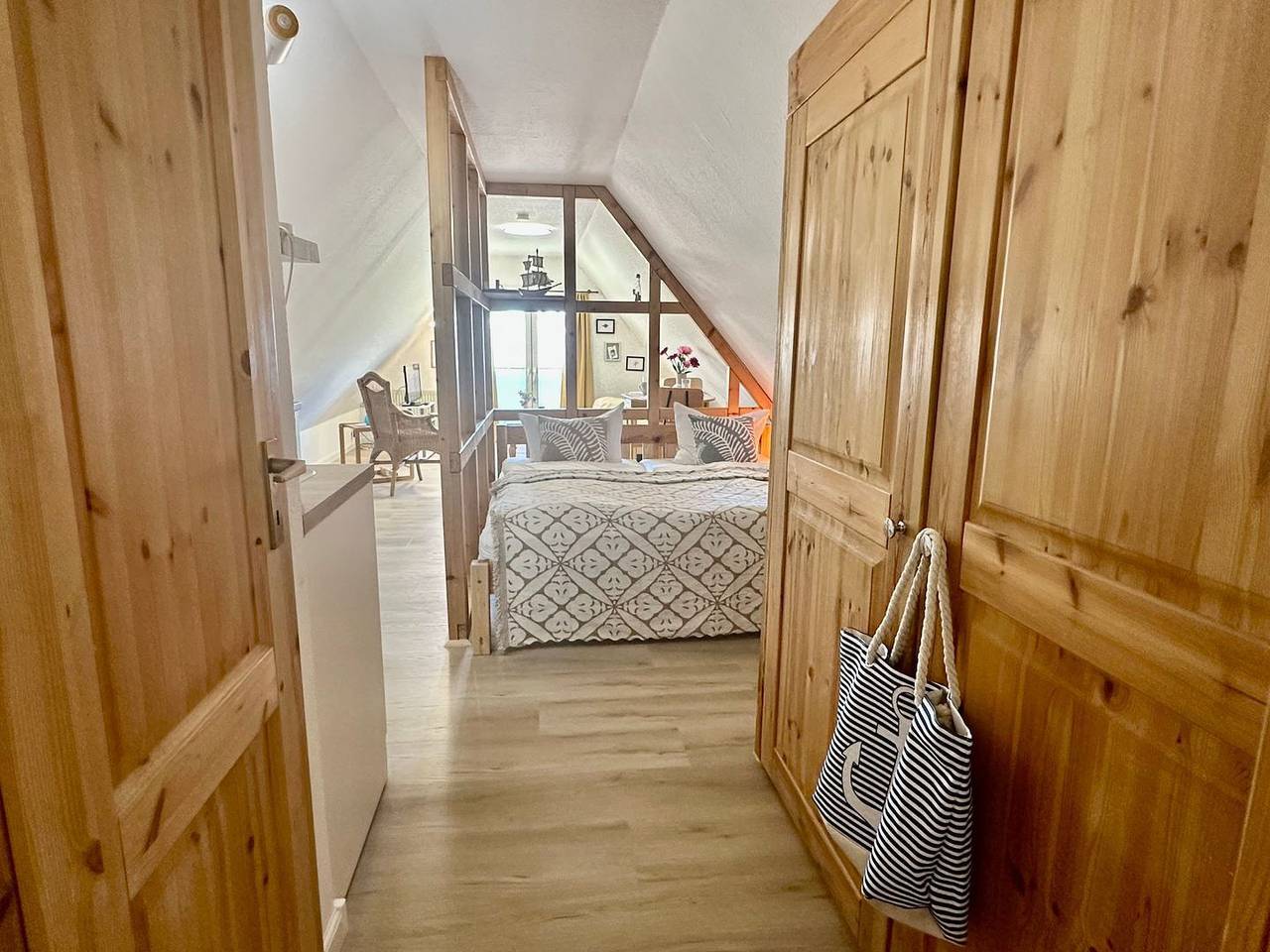 Ganze Wohnung, Ferienwohnung 7 – Dachstudio mit großzügigem Raumgefühl in Strand Kleinhagen, Mönchgut