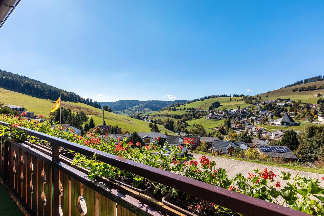 Appartement entier, Haus Kehrwieder – Appartement 3 avec balcon ensoleillé privé, vue montagne, Hochschwarzwald-Card, Wi-Fi in Todtnauberg (Todtnau), Todtnau
