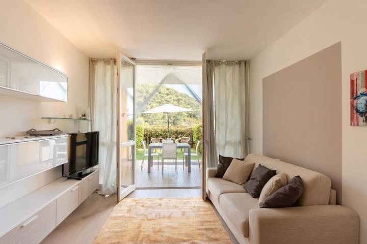 Appartamento per 4 persone, con piscina e panorama nonché giardino in Vallecrosia