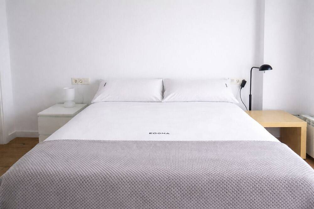 Entire apartment, Apartment Euromar - Pool, tennis, beach and incredible view in Zarautz, Basque Coast (Spain)