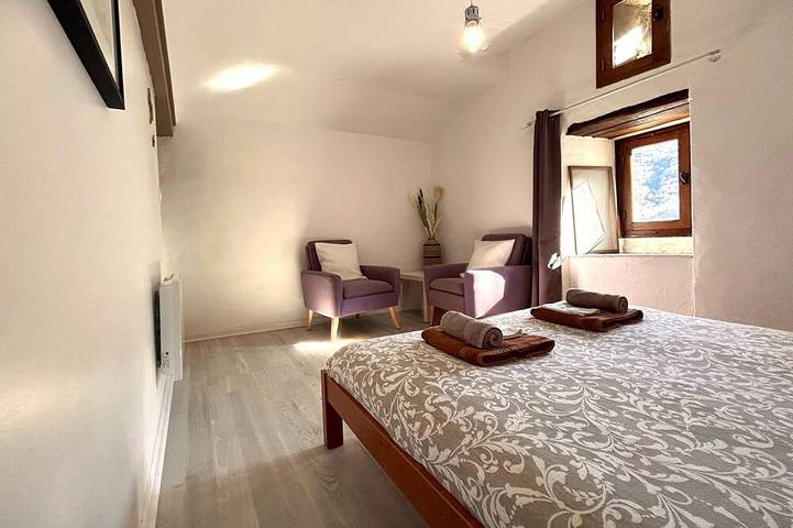 Location de vacances pour 5 personnes, avec piscine ainsi que jacuzzi et jardin à Sablières - 2