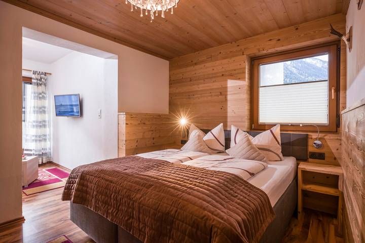 Ferienwohnung für 5 Personen, mit Balkon und Sauna in Finkenberg