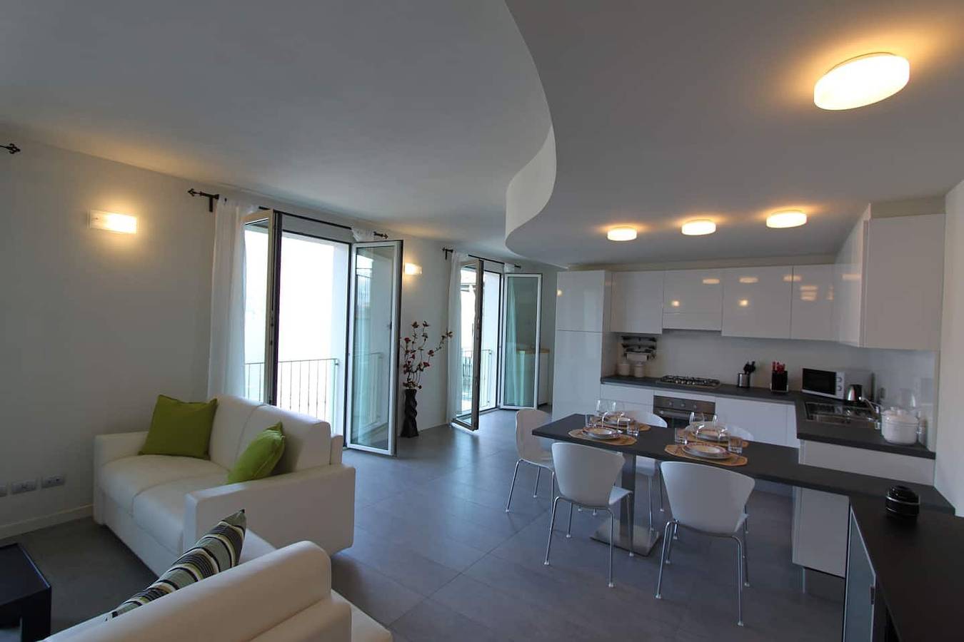 Ganze Ferienwohnung, The Green house on the Lake in Lezzeno, Comer See