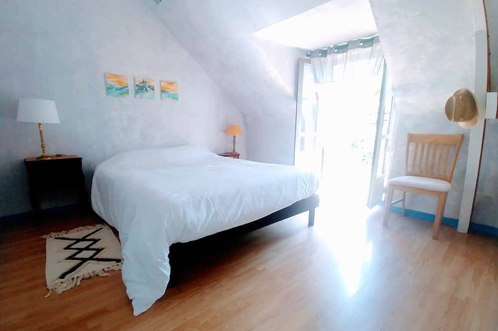 La Lórien de Brocéliande, a large house on the edge of the forest (15 people) in Paimpont, Rennes und Umgebung