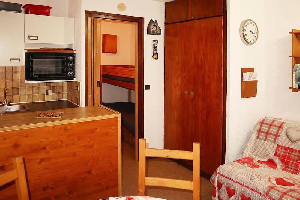 Apartamento entero, Estudio cómodo para 4 en el corazón de Les Orres, acceso a pistas in Les Orres, Parque Nacional de los Ecrins