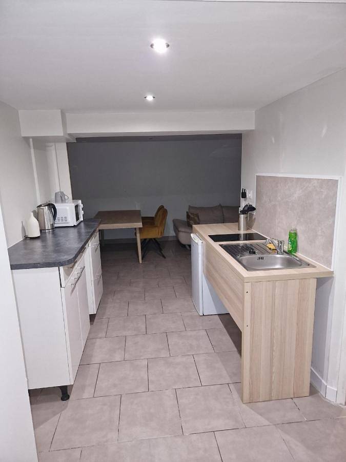 Gîte pour 3 personnes, avec terrasse dans Aéroport Lyon Saint-Exupéry - 2