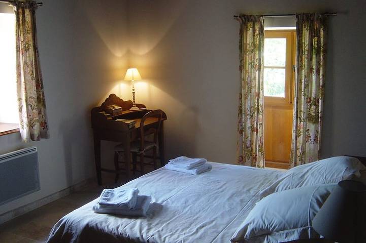 Location de vacances pour 10 personnes, avec jardin et terrasse à Saint-Martin-des-Combes - 3