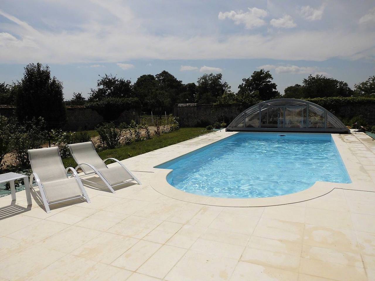 Maison de caractère avec piscine chauffée, étang privé et proche forêt, à 90 min de Paris in La Chapelle-Fortin, Région de Dreux