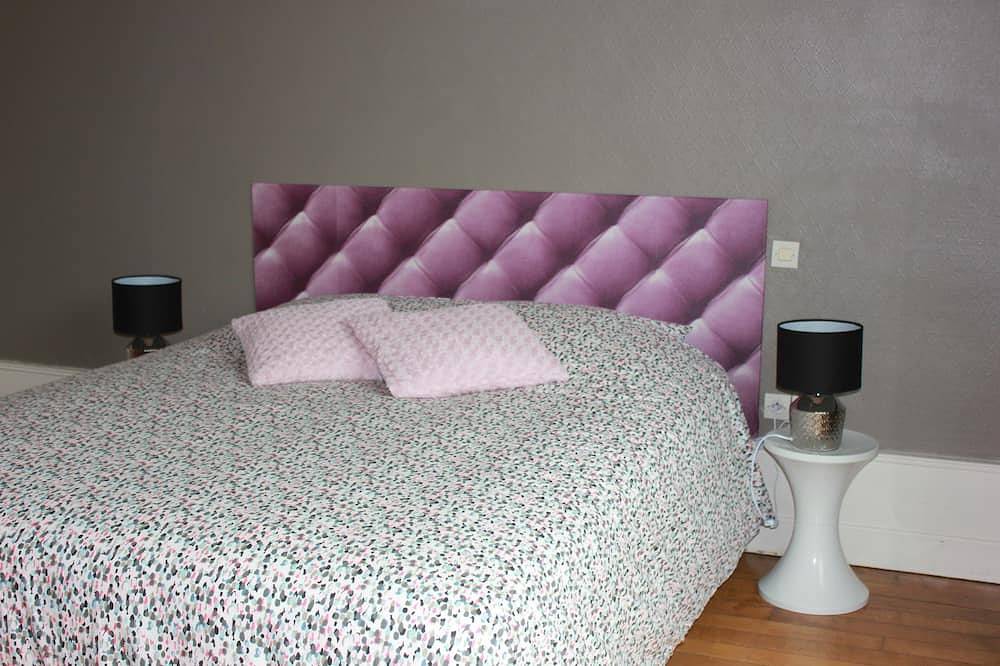 Gîte de grande capacité avec piscine privée, couverte et chauffée, bain nordique in Monthois, Ardennes