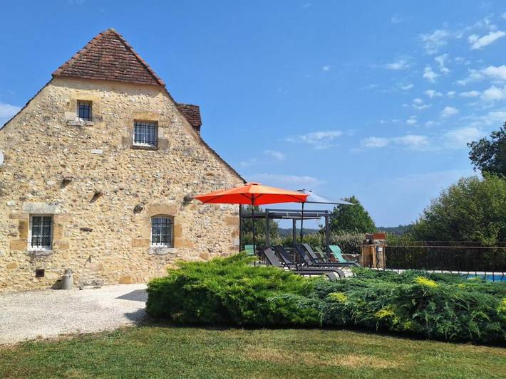 Location de vacances pour 4 personnes, avec terrasse ainsi que piscine et jardin à Bars - 2