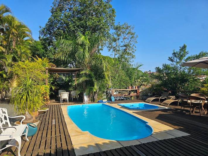 Casas e apartamentos de temporada para 3 pessoas, com jardim e jacuzzi e ainda piscina em Búzios