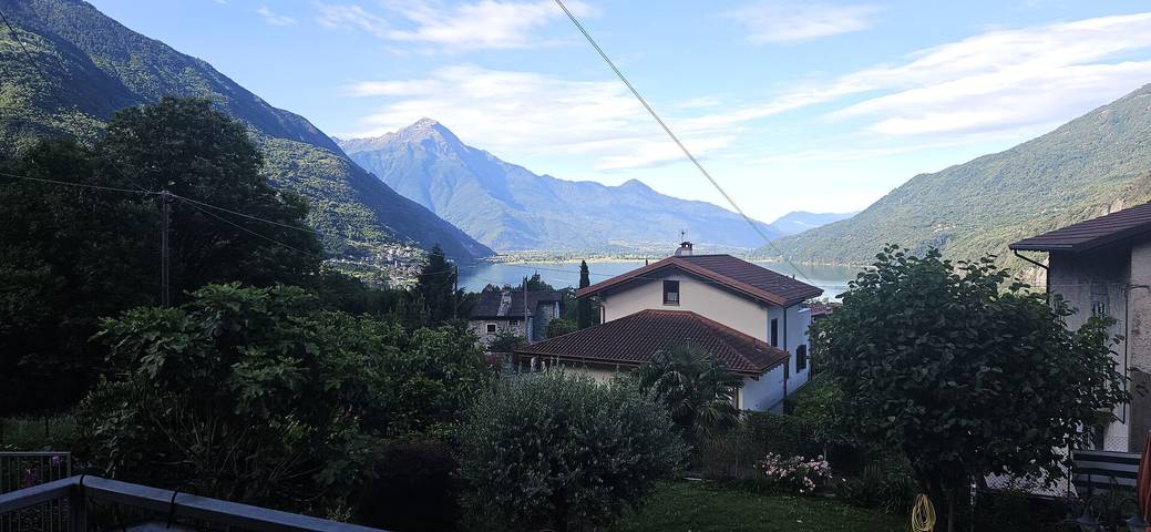 Ferienhaus für 8 Personen, mit Seeblick und Balkon sowie Garten - 1